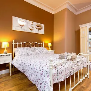  Apartment Stylish Near Royal Mile